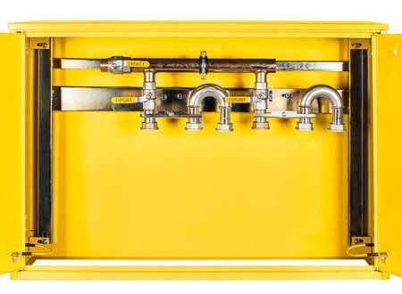Gas pressure reducing and measuring point (MRS) for 2 horizontally installed gas meters, metal cabinet, yellow 1050x700x250